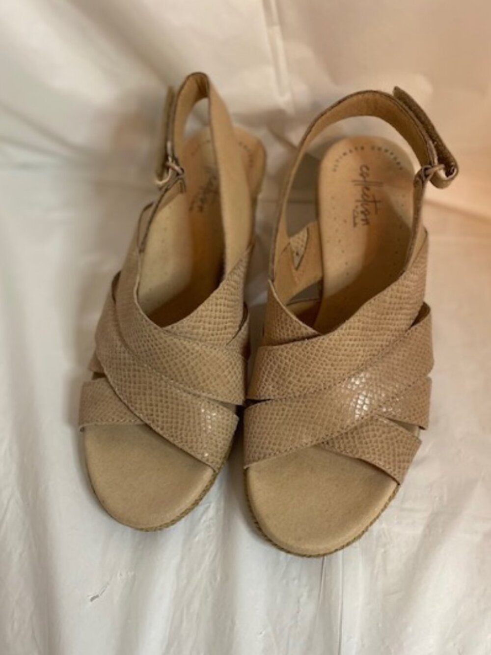 Clarks Lafley Krissy Tan Crocodile Espadrille Wedge Sandals in Tan, Size 7.5